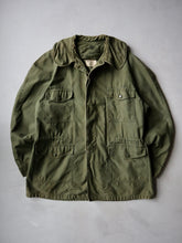 Load image into Gallery viewer, 1960s U.S Army OG-107 Field Jacket - L
