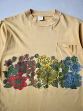Load image into Gallery viewer, 1970s Designs Alive Flower Pocket T-Shirt - XS