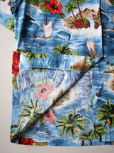 Load image into Gallery viewer, 1980s Women's Hawaiian Shirt - S