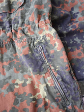 Load image into Gallery viewer, 1990's German Army Flecktarn Camo Hooded Field Jacket - L