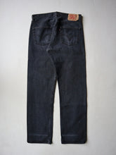 Load image into Gallery viewer, 2000s Distressed Levi's 501 Jeans - 34"