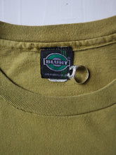Load image into Gallery viewer, 1990s Made in USA Blunt Skateboards T-Shirt - M