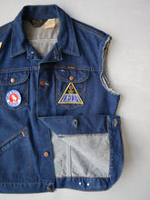 Load image into Gallery viewer, 1970&#39;s Wrangler Farm Aid Cut-Off Vest - M
