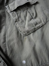 Load image into Gallery viewer, 1960s Distressed U.S Army Jungle Jacket - M
