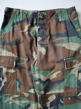 Load image into Gallery viewer, 1990s Camo Cargo Pants - 30"
