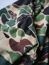 Load image into Gallery viewer, 1970s Saftbak Duck Camo Hunting Jacket - M
