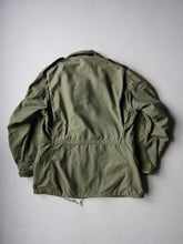 Load image into Gallery viewer, 1960s U.S Army M-65 Field Jacket - L
