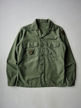 Load image into Gallery viewer, 1960s U.S Army OG-107 Fatigue Shirt - M
