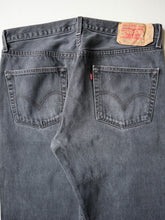 Load image into Gallery viewer, 2000s Distressed Levi's 501 Jeans - 34"
