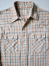 Load image into Gallery viewer, 1970s Distressed Western Sawtooth Shirt - M
