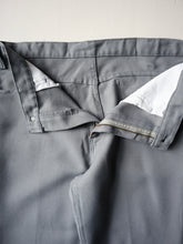Load image into Gallery viewer, 1970s Levi's 517 Bootcut Pants - 33"
