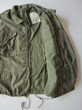 Load image into Gallery viewer, 1970s U.S Army M-65 Field Jacket - L
