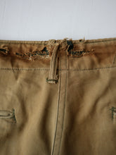 Load image into Gallery viewer, 1940s Distressed U.S Army Chino Trousers - 32"

