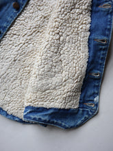 Load image into Gallery viewer, 1970s Wrangler Sherpa Lined Denim Vest - M
