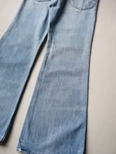Load image into Gallery viewer, 1970s Distressed Lee Denim Flares - 30"
