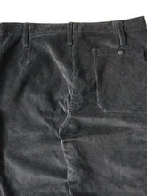 Load image into Gallery viewer, 1980s German Corduroy Workwear Pants - 36"

