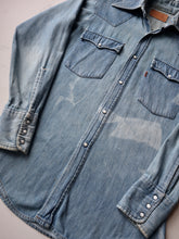 Load image into Gallery viewer, 1970s Faded Levi&#39;s Orange Tab Chambray Shirt - S
