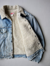 Load image into Gallery viewer, 1970s Thrashed Levi's Orange Tab Sherpa Lined Denim Jacket - M/L
