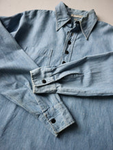 Load image into Gallery viewer, 1970s Chambray Pullover Work Shirt - L
