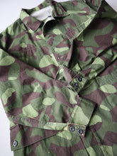Load image into Gallery viewer, 1980s Finnish M62 Reversible Field Jacket - XL
