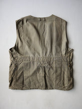 Load image into Gallery viewer, Vintage Filson Half Moon Waxed Hunting Vest - L
