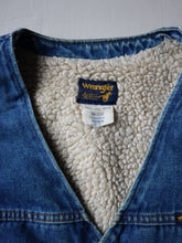 Load image into Gallery viewer, 1970s Wrangler Sherpa Lined Denim Vest - M
