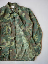 Load image into Gallery viewer, 1960s U.S Army Ripstop EDRL Jungle Jacket - S/M
