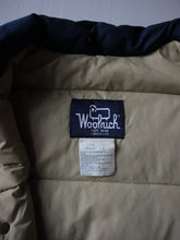 Load image into Gallery viewer, 1980s Woolrich Down Vest - L
