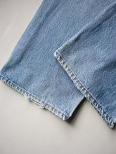 Load image into Gallery viewer, 1970s Made in USA Levi's 501 Jeans - 32"
