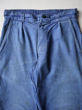 Load image into Gallery viewer, 1970s Faded French Workwear Pleated Pants - 28"
