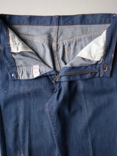 Load image into Gallery viewer, 1970s Distressed Maverick Lightweight Denim Jeans - 32"
