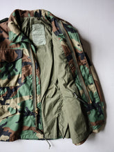 Load image into Gallery viewer, 1980s U.S Army M-65 Camo Field Jacket - S
