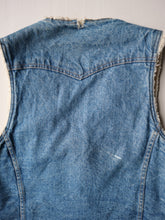 Load image into Gallery viewer, 1970s Levi's Sherpa Lined Denim Vest - S/M

