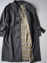 Load image into Gallery viewer, 1990s Burberrys' Trench Coat - L
