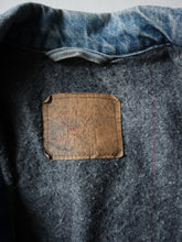 Load image into Gallery viewer, 1980s Made in USA Levi's Blanket Lined Denim Jacket - M/L

