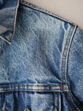 Load image into Gallery viewer, 1980s Made in USA Levi&#39;s Blanket Lined Denim Jacket - XS
