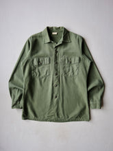Load image into Gallery viewer, 1960s U.S Army OG-107 Fatigue Shirt - M
