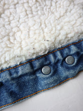Load image into Gallery viewer, 1980s Levi's Sherpa Lined Denim Jacket - S
