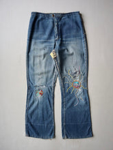Load image into Gallery viewer, 1970s Thrashed &amp; Patched Wrangler Misses Bootcut Jeans - 30"
