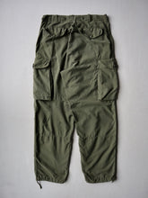 Load image into Gallery viewer, 1970s Canadian Army Lightweight Combat Pants - 32"
