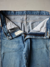 Load image into Gallery viewer, Made in USA Wrangler Cowboy Cut Jeans - 28&quot;
