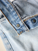 Load image into Gallery viewer, 1970s Made in USA Levi's 501 Jeans - 32"
