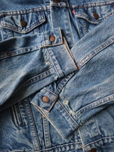 Load image into Gallery viewer, 1980s Made in USA Levi's Denim Jacket - L
