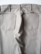 Load image into Gallery viewer, Wrangler Wrancher Bootcut Pants - 32"

