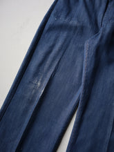Load image into Gallery viewer, 1970s Distressed Maverick Lightweight Denim Jeans - 32"
