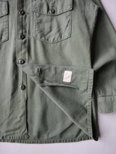 Load image into Gallery viewer, 1960s U.S Army OG-107 Fatigue Shirt - M
