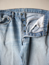 Load image into Gallery viewer, 1970s Made in USA Levi's 501 Jeans - 32"
