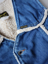 Load image into Gallery viewer, 1970s Wrangler Sherpa Lined Vest - M
