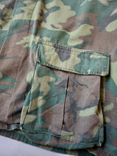 Load image into Gallery viewer, 1960s U.S Army Ripstop EDRL Jungle Jacket - S/M
