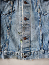 Load image into Gallery viewer, 1970&#39;s Thrashed Made in USA Levi&#39;s Denim Jacket - M
